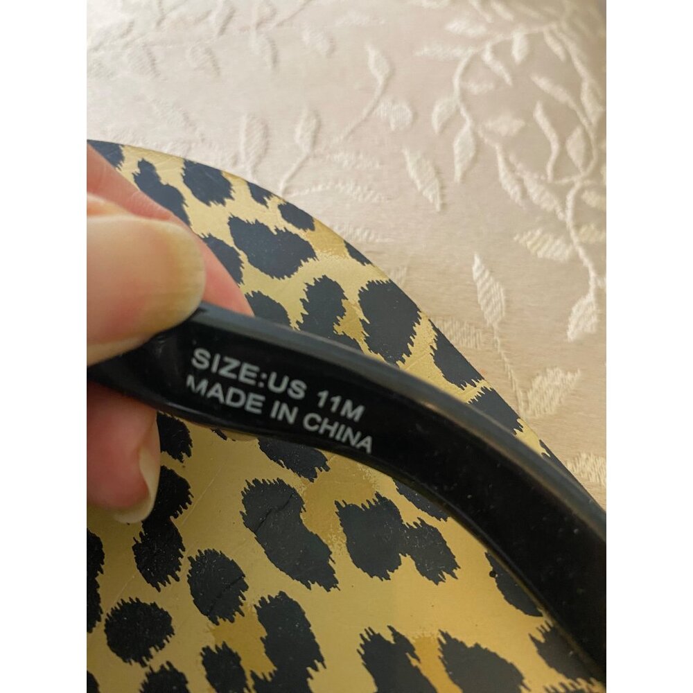 Kate Spade New York Leopard Print Flip Flops Black Straps & Heart Accent Size 11 - Picture 8 of 9